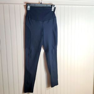 Yummiest Size M navy leggings